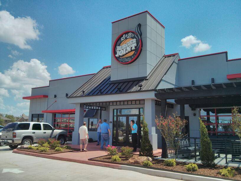 S&Bs Burger Joint - Quail Springs | restaurant | 14020 N May Ave, Oklahoma City, OK 73134, USA | 4054188477 OR +1 405-418-8477