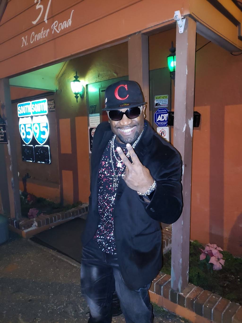 Liason Restaurant | restaurant | 37 N Crater Rd, Petersburg, VA 23803, USA | 8047332110 OR +1 804-733-2110