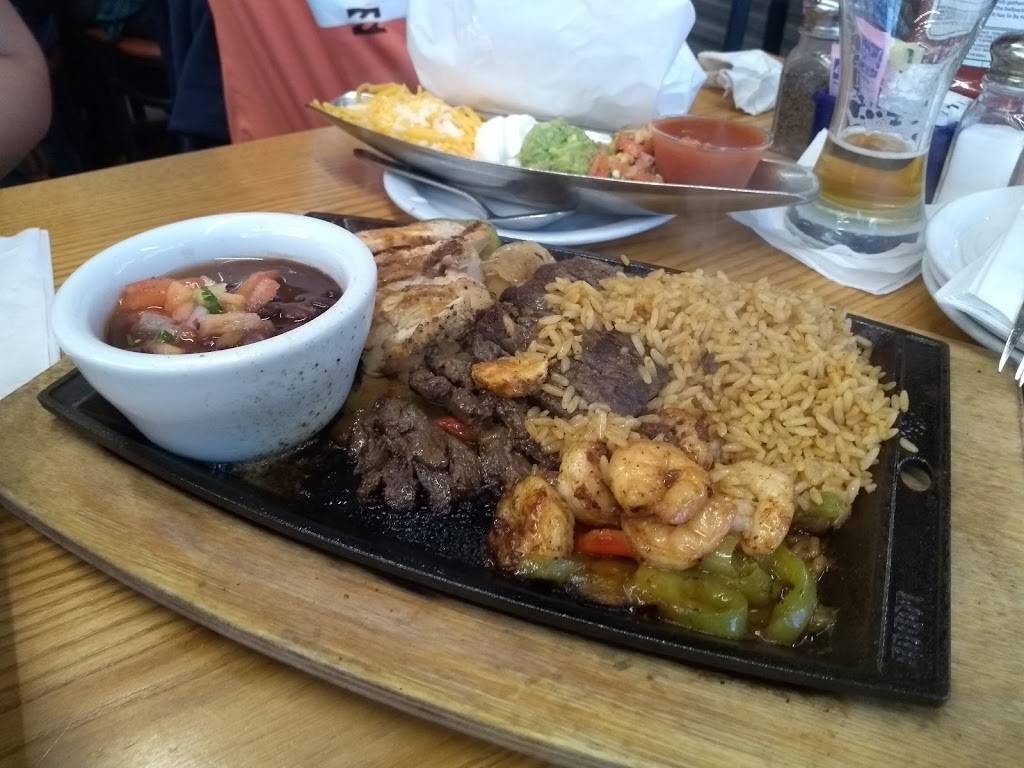 Chilis Grill & Bar | restaurant | O Hare Airport - HMS Host Rotunda Bldg 6 Between T 2&3 Guard Post #8, Chicago, IL 60666, USA | 7733777800 OR +1 773-377-7800