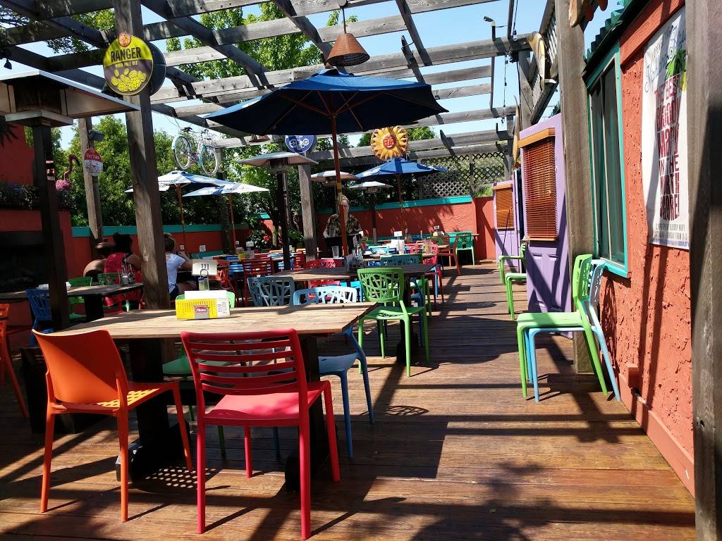 Highland House | restaurant | 12741 N Port Washington Rd, Mequon, WI 53092, USA | 2622435844 OR +1 262-243-5844