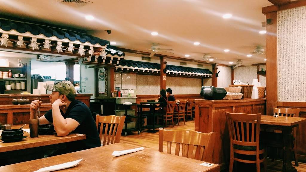 Lighthouse Tofu & BBQ | restaurant | 4121 Chatelain Rd, Annandale, VA 22003, USA | 7033333436 OR +1 703-333-3436