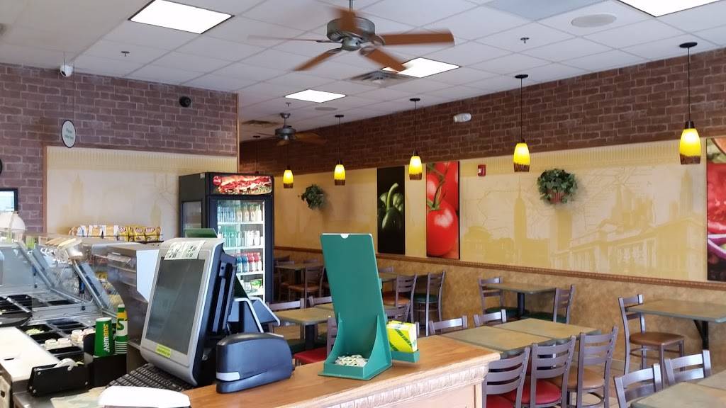 Subway | restaurant | 203 S Duesenberg Dr, Auburn, IN 46706, USA | 2609271062 OR +1 260-927-1062