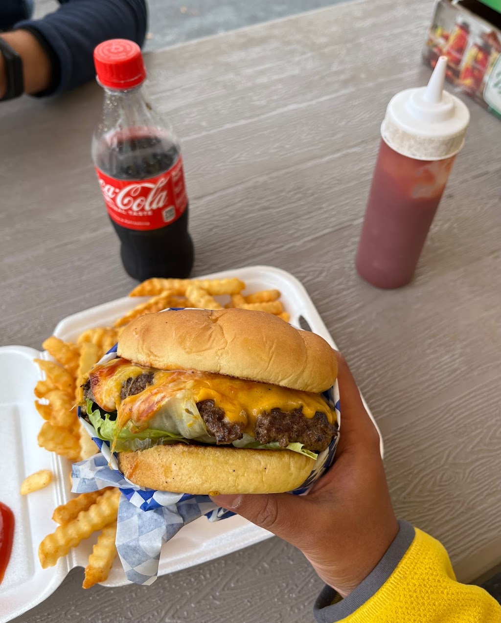 Montezuma Burger Haus | restaurant | Food truck lower parking, lot 555 W Middle Verde Rd, Camp Verde, AZ 86322, USA | 9285922191 OR +1 928-592-2191