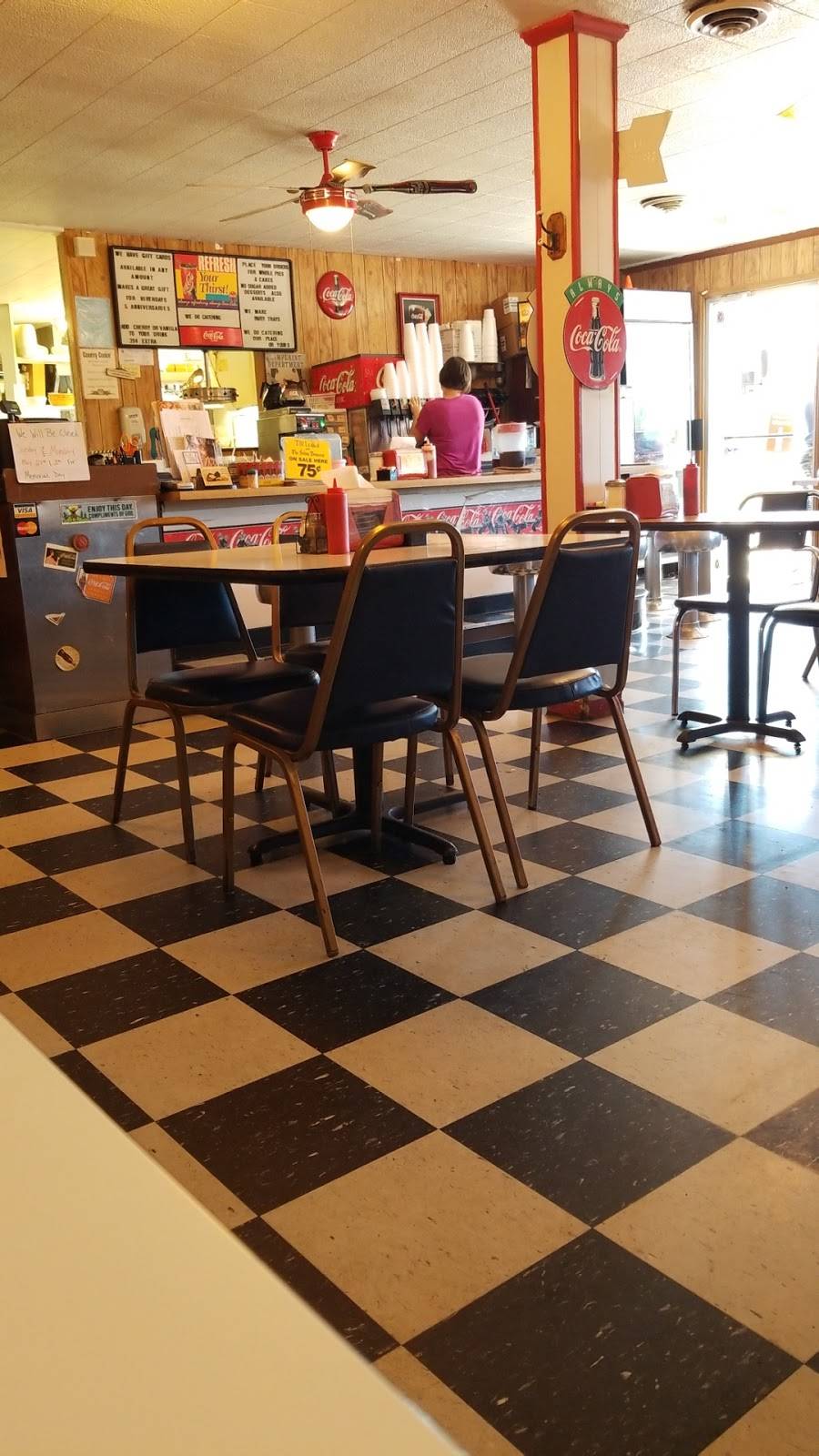 Country Cookin | restaurant | 906 E Hackberry St, Salem, IN 47167, USA | 8128961116 OR +1 812-896-1116