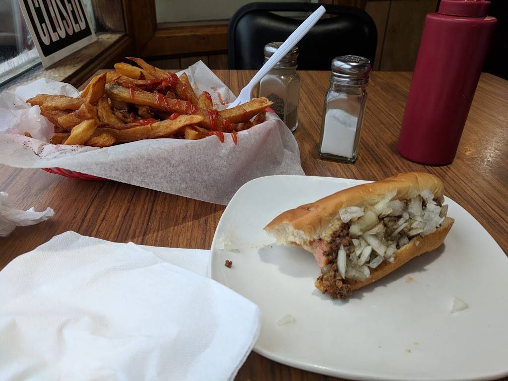 Grahams hot dogs | restaurant | 931 Bedford St, Fall River, MA 02723, USA | 5086789574 OR +1 508-678-9574