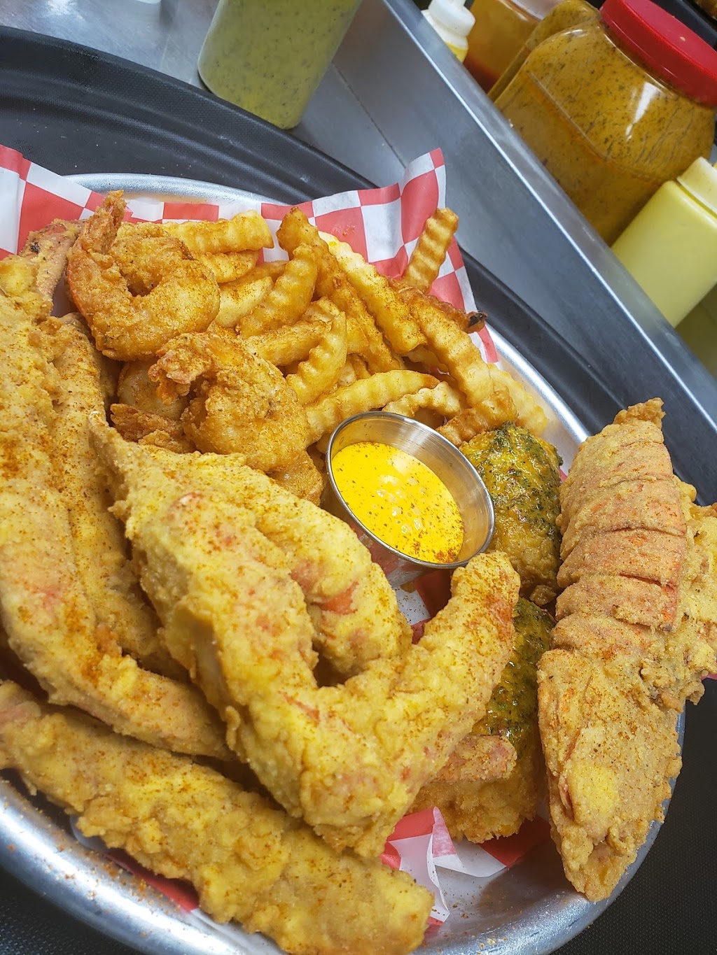 Crab Spot Royal Calabash | restaurant | 610 N Kings Hwy, Myrtle Beach, SC 29577, USA | 8437121418 OR +1 843-712-1418