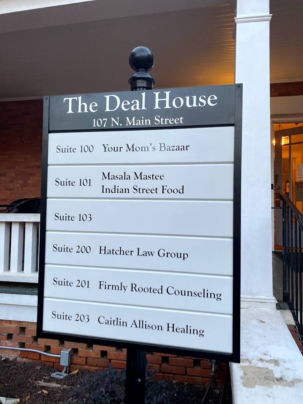 Masala Mastee | restaurant | 107 N Main St #101, Davidson, NC 28036, USA | 7048972211 OR +1 704-897-2211