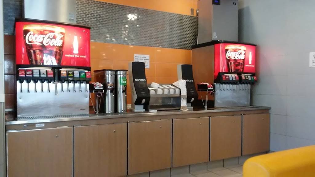 McDonalds | cafe | 1094 Whalley Ave, New Haven, CT 06515, USA | 2033896456 OR +1 203-389-6456