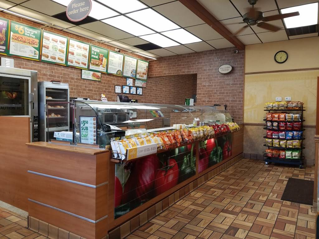 Subway | restaurant | Key Street Commons, 647 S Key St #H, Pilot Mountain, NC 27041, USA | 3363685010 OR +1 336-368-5010