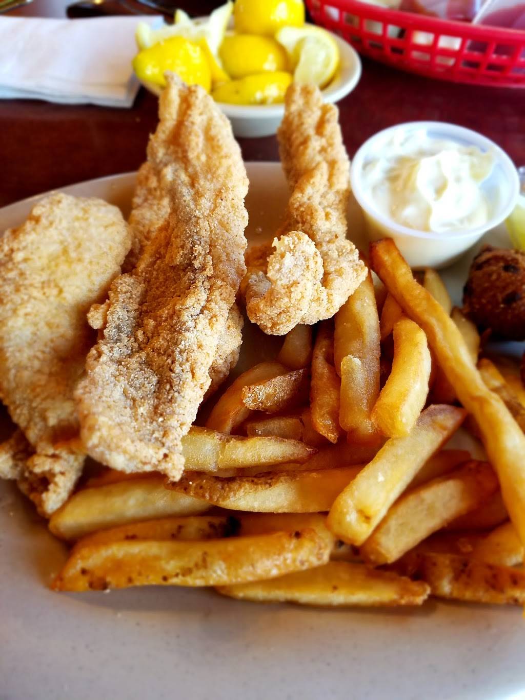 The Lakehouse | restaurant | 1655 Junction Hwy, Kerrville, TX 78028, USA | 8308953188 OR +1 830-895-3188