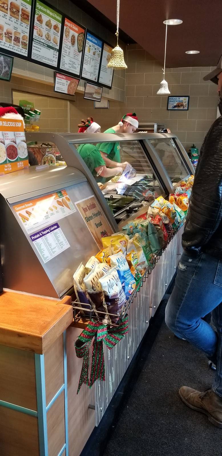 Subway | restaurant | 1690 Huron Church Rd, Windsor, ON N9C 2L1, Canada | 5192524696 OR +1 519-252-4696