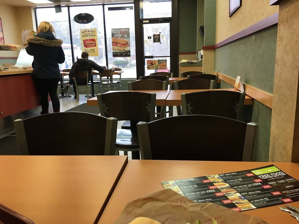 Mr.Sub | restaurant | 574 Plains Rd E, Burlington, ON L7T 2E5, Canada | 9056819040 OR +1 905-681-9040