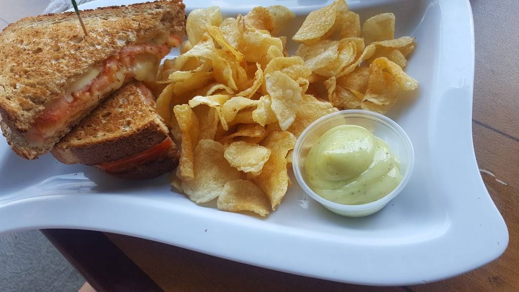 Creve Coeur Lakehouse Bar & Grill | restaurant | 2160 Creve Coeur Mill Road South St. Louis, MO 63146, St. Louis, MO 63146, USA | 3145767200 OR +1 314-576-7200