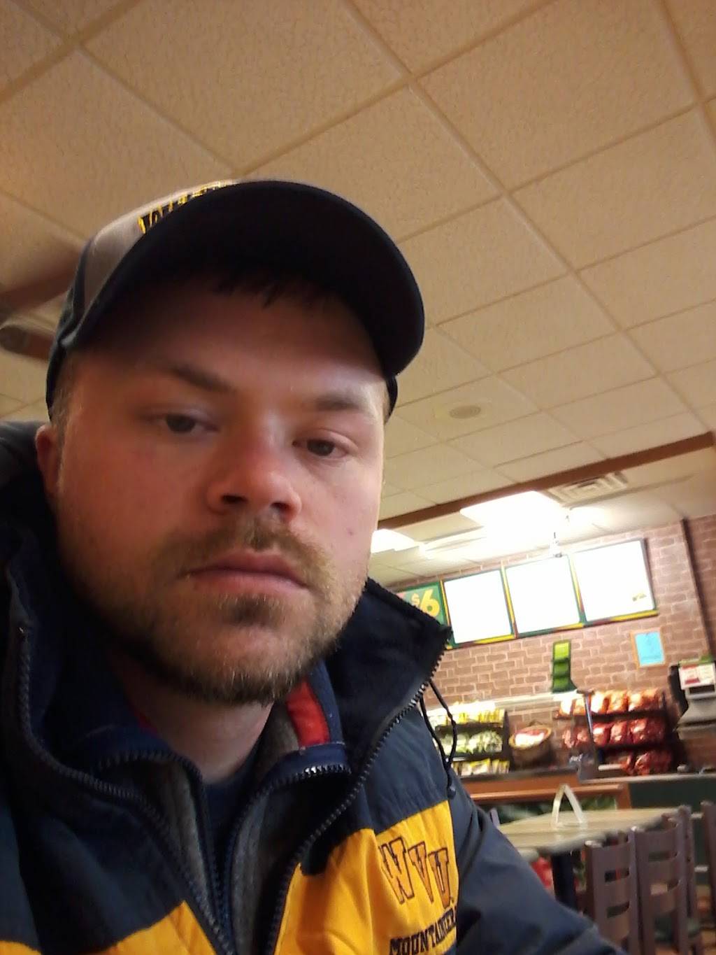 Subway | restaurant | 733 9th Ave, Huntington, WV 25701, USA | 3045223653 OR +1 304-522-3653