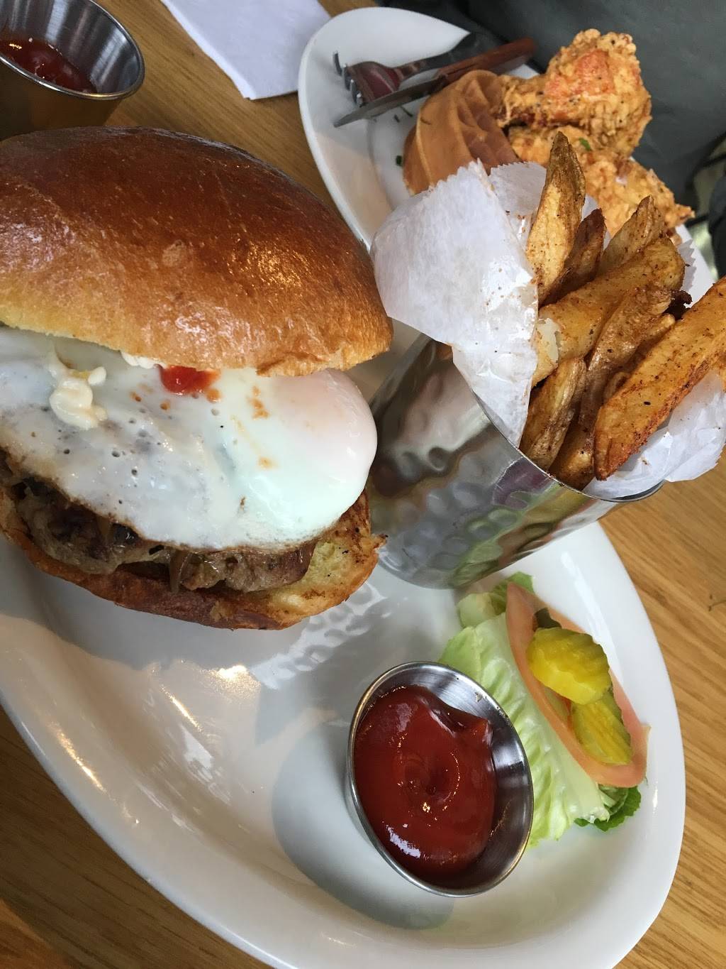 Bronx Burger Bistro | restaurant | 1426 Zerega Ave, Bronx, NY 10462, USA | 7189313676 OR +1 718-931-3676