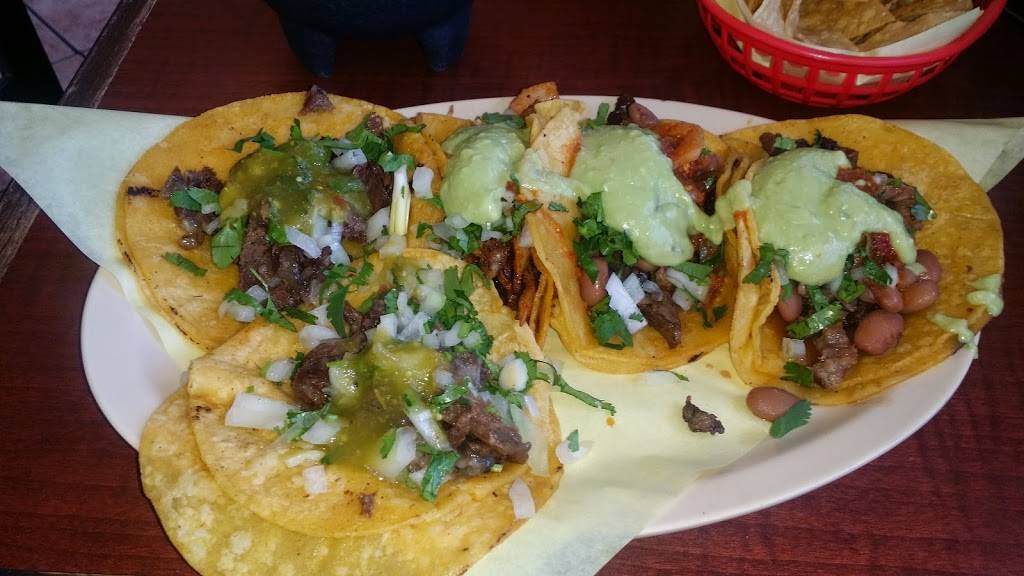 Chapos Tacos De Tijuana | restaurant | 2945 Niles St, Bakersfield, CA 93306, USA | 6614930850 OR +1 661-493-0850