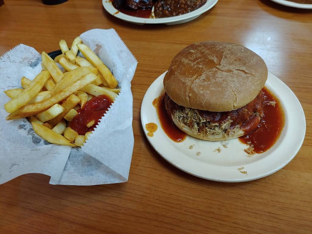 Jim Neelys Interstate Bar-B-Q | restaurant | 2265 S 3rd St, Memphis, TN 38109, USA | 9017752304 OR +1 901-775-2304