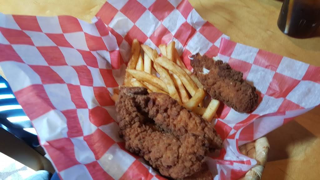 Moes Tap & Wings | restaurant | 190 Main St E, Port Colborne, ON L3K 1S6, Canada | 9058351963 OR +1 905-835-1963