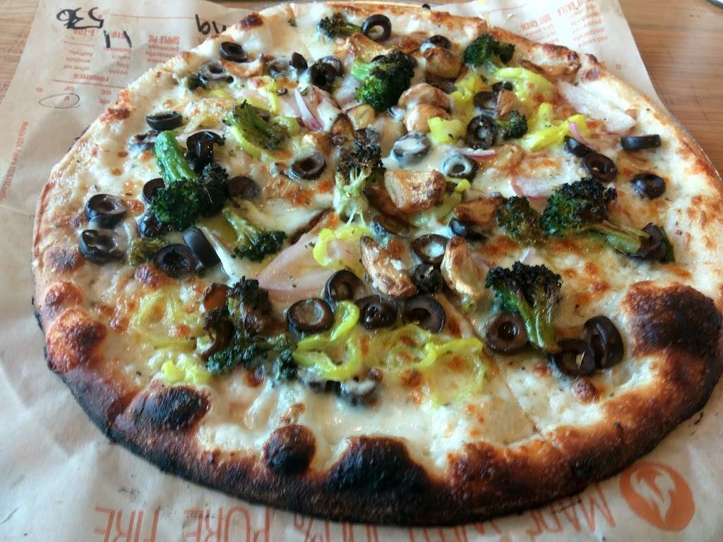 Blaze Pizza | meal takeaway | 143 Century Square Dr Suite 100, College Station, TX 77840, USA | 9792272629 OR +1 979-227-2629