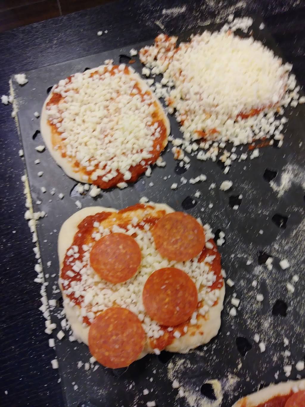 Foxs Pizza Den Moon Twp. | restaurant | 998 Brodhead Rd, Coraopolis, PA 15108, USA | 7244573697 OR +1 724-457-3697