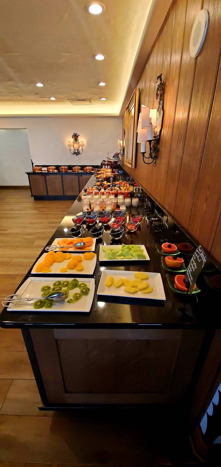 Ludwigs Breakfast | restaurant | 20 Vail Rd, Vail, CO 81657, USA | 9704795461 OR +1 970-479-5461