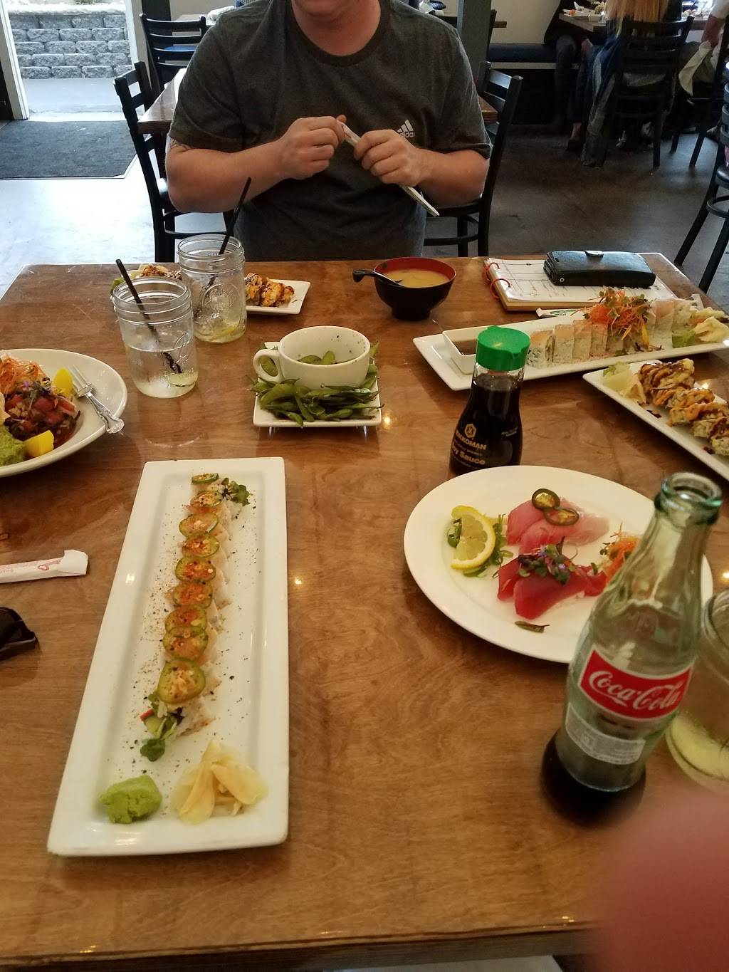 Hapifish Sushi | restaurant | 190 N Coast Hwy 101, Encinitas, CA 92024, USA | 7604527245 OR +1 760-452-7245