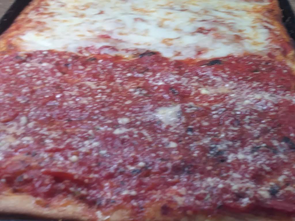 Primaveras Pizzeria & Restaurant | restaurant | 170 E Montauk Hwy, Lindenhurst, NY 11757, USA | 6319918118 OR +1 631-991-8118