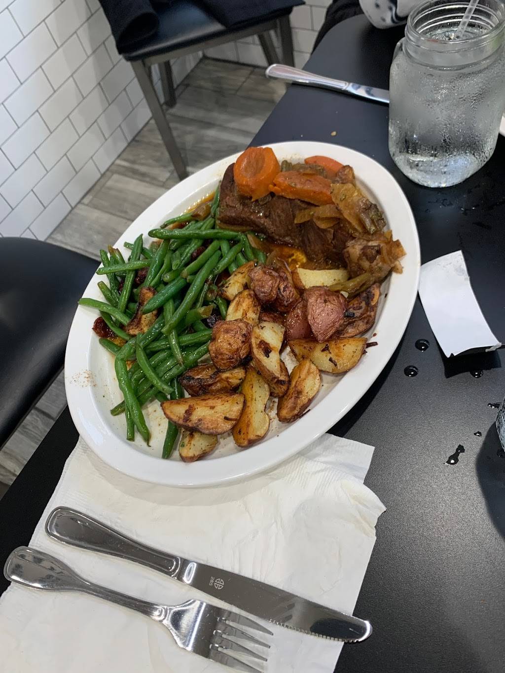 Vals Delicatessen | restaurant | 4301 Orchard Lake Rd #195, West Bloomfield Township, MI 48323, USA | 2489738037 OR +1 248-973-8037