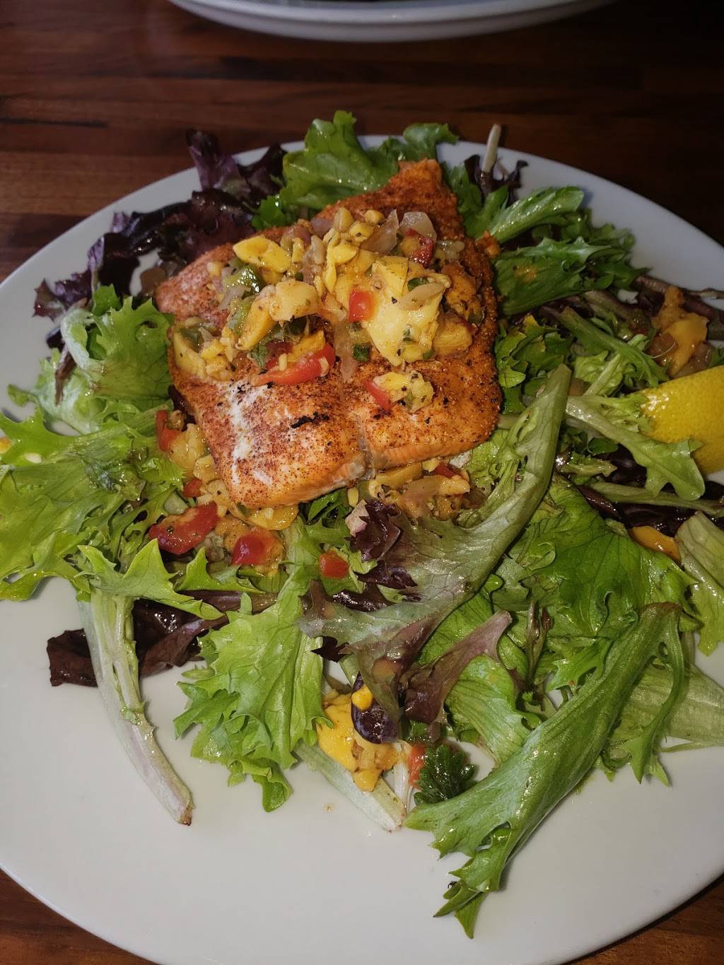 Breakwater | restaurant | 6308 Metropolitan Ln, Monona, WI 53713, USA | 6084165388 OR +1 608-416-5388