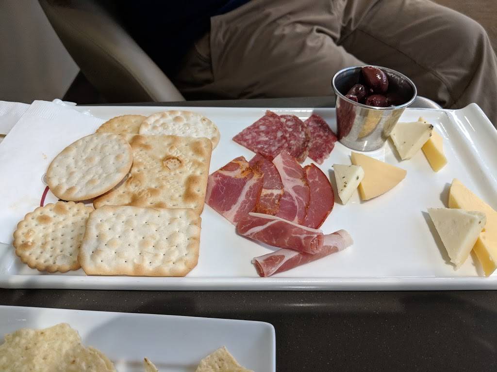 Wingtips Lounge | restaurant | St.Louis Lambert International Airport, St. Louis, MO 63145, USA | 3143000689 OR +1 314-300-0689