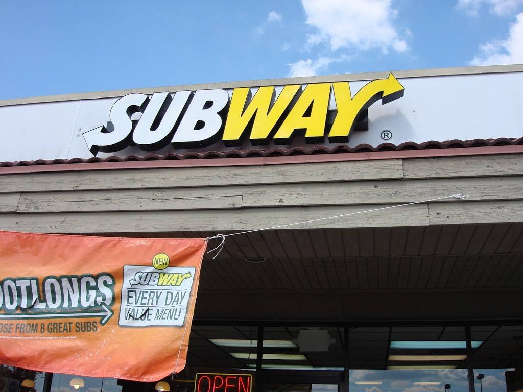 Subway Restaurants | restaurant | 1720 N Locust Ave, Lawrenceburg, TN 38464, USA | 9317662060 OR +1 931-766-2060