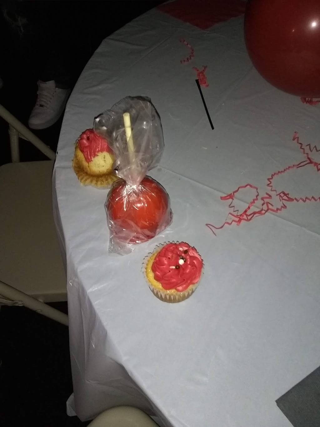 Sneaky Petes Hot Dogs | restaurant | 7070 Aaron Aronov Dr, Fairfield, AL 35064, USA | 2057867524 OR +1 205-786-7524