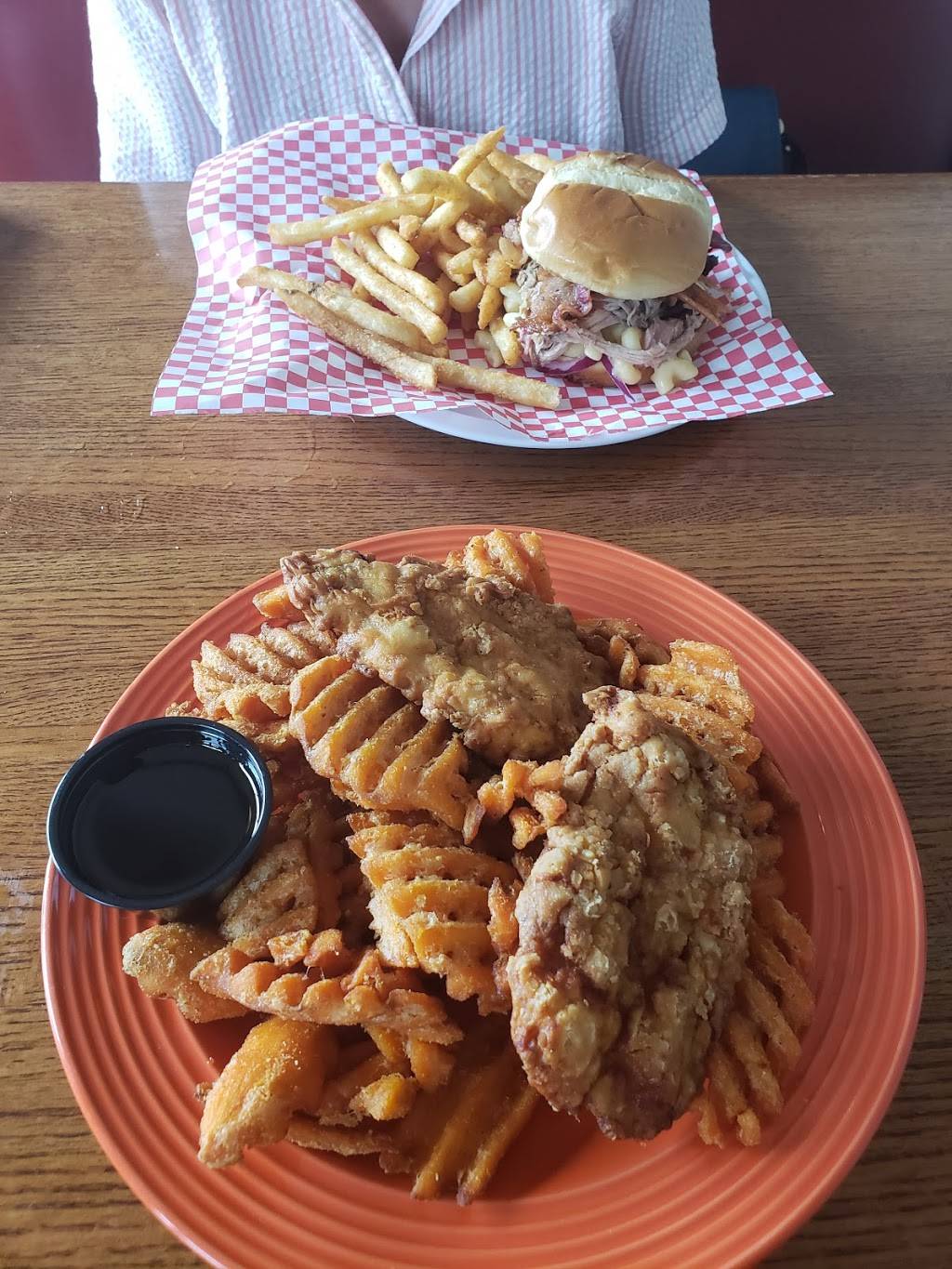 Mad Local American Eatery | restaurant | 218 N Main St, Madison, VA 22727, USA | 5409486815 OR +1 540-948-6815