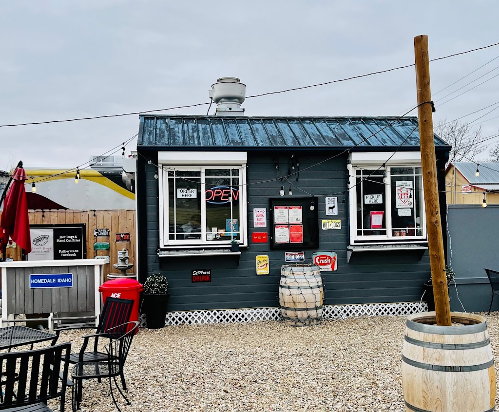 Street Dogs | restaurant | 2 W Owyhee Ave B, Homedale, ID 83628, USA | 2088079826 OR +1 208-807-9826