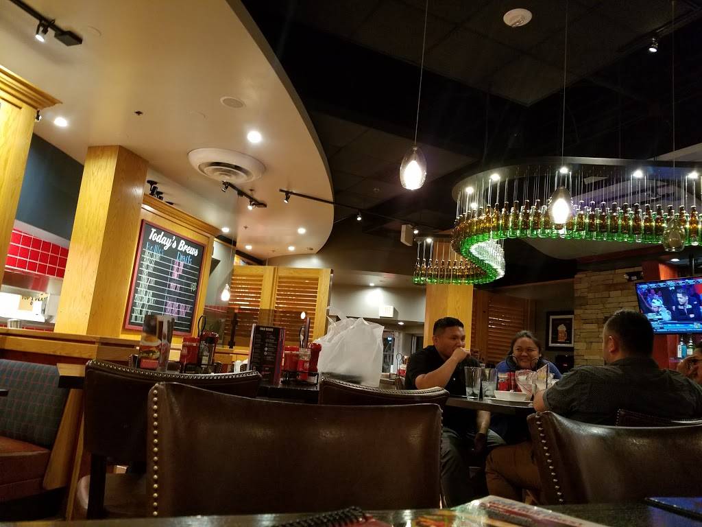 Red Robin Gourmet Burgers and Brews | restaurant | 152 Stratford Dr, Bloomingdale, IL 60108, USA | 6308937250 OR +1 630-893-7250