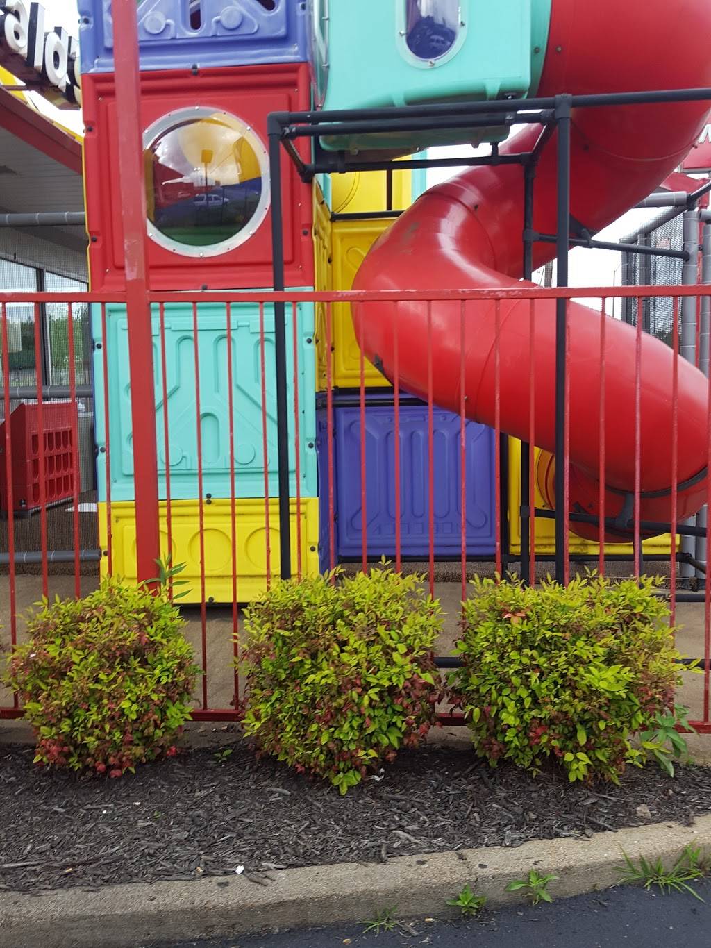 McDonalds | cafe | 441 E Main St, Hohenwald, TN 38462, USA | 9317962600 OR +1 931-796-2600