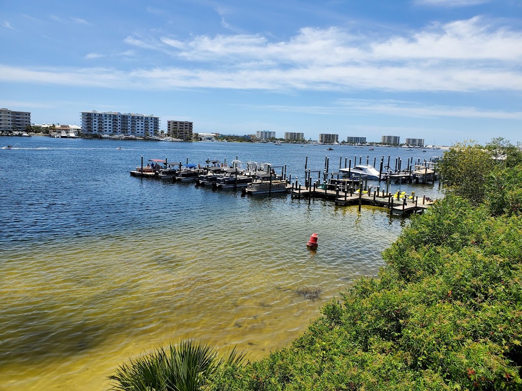 Gilligans Seafood | restaurant | 530 Harbor Blvd, Destin, FL 32541, USA | 8506504400 OR +1 850-650-4400