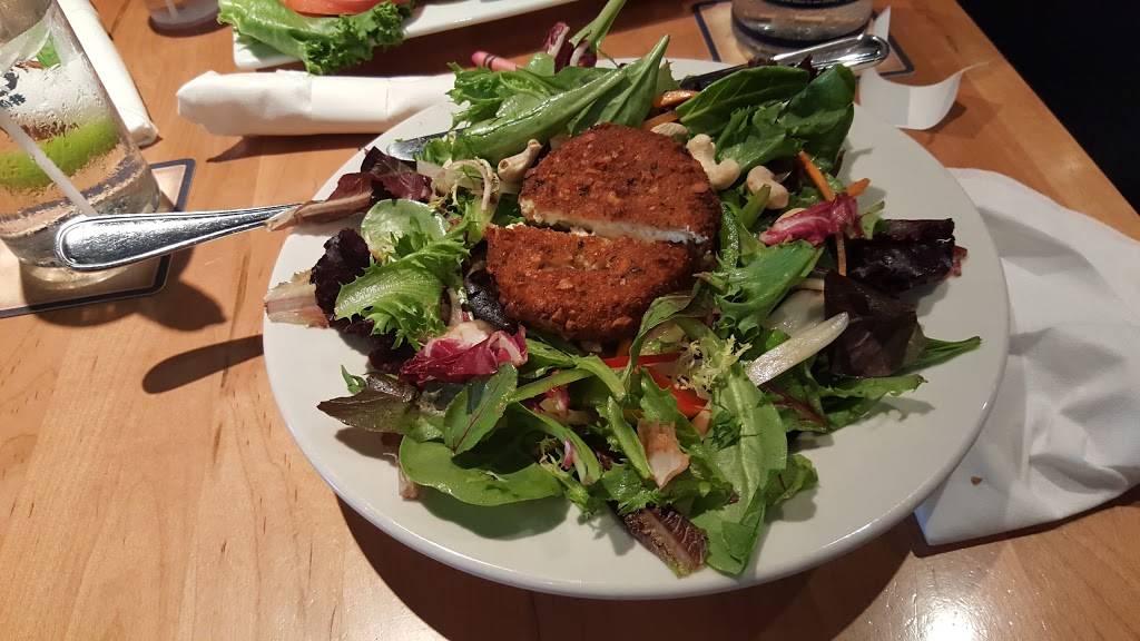 Pump House Grille Co | restaurant | 40 Lakeshore Rd E, Mississauga, ON L5G 1C8, Canada | 9058917867 OR +1 905-891-7867