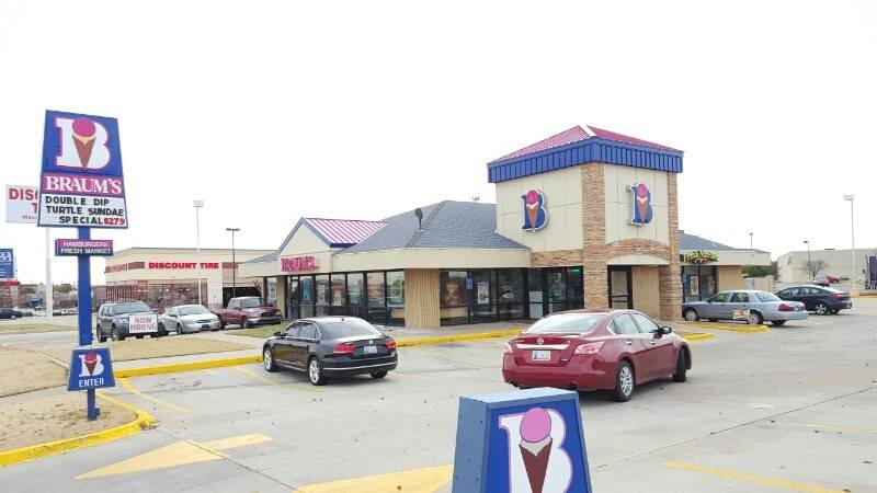 Braums Ice Cream & Burger Restaurant | restaurant | 8320 Northwest Expy, Oklahoma City, OK 73162, USA | 4057209503 OR +1 405-720-9503