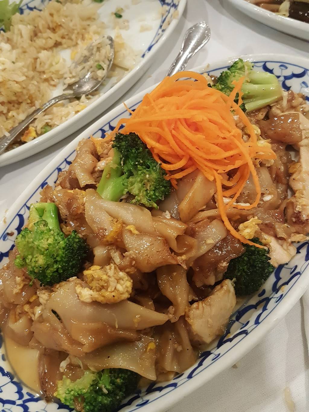 Bangkok House Restaurant | restaurant | 4698 S Whitnall Ave, St Francis, WI 53235, USA | 4144829838 OR +1 414-482-9838