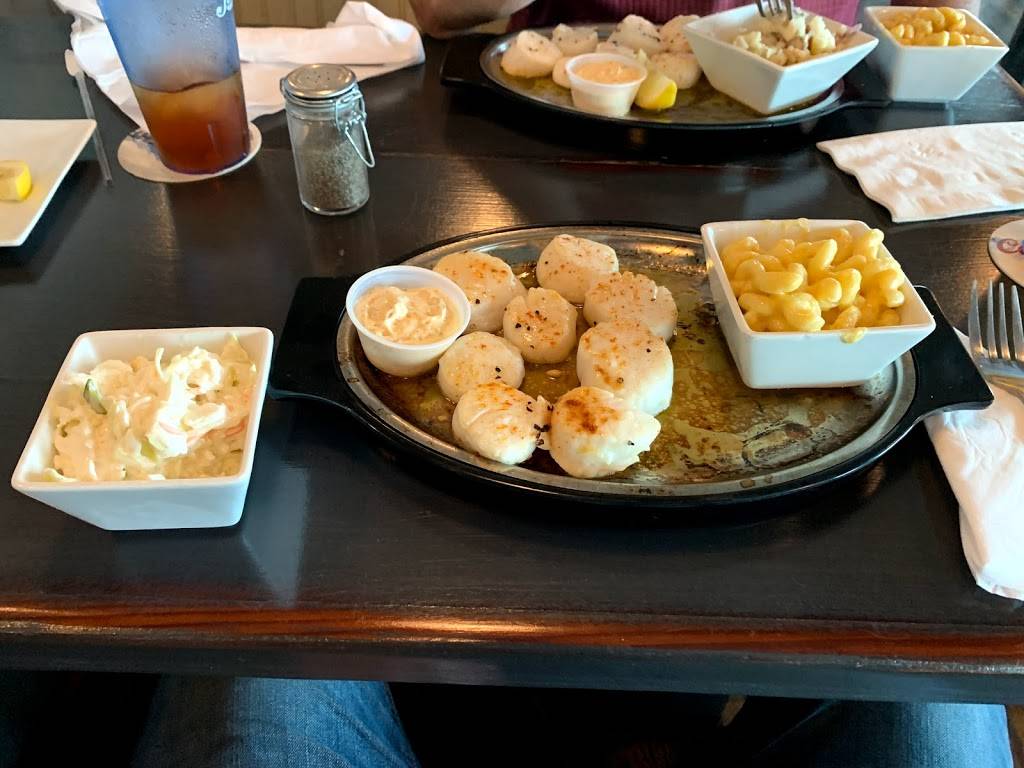 Shipwrecks Taphouse & Grill | restaurant | 4020 N Croatan Hwy, Kitty Hawk, NC 27949, USA | 2522617800 OR +1 252-261-7800