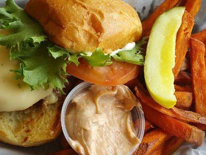 Cardinal Restaurant and Bar | restaurant | 2920 E 38th St, Minneapolis, MN 55406, USA | 6127245837 OR +1 612-724-5837