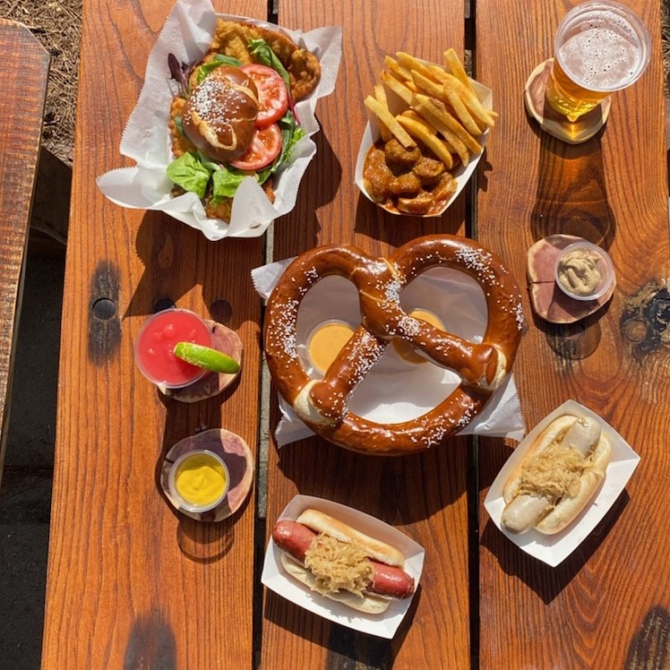 The Lübecker | restaurant | 222 W 12th St, Cincinnati, OH 45202, USA | 5132049631 OR +1 513-204-9631