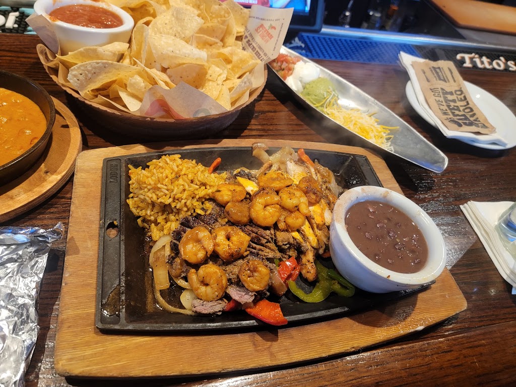 Chilis Grill & Bar | restaurant | 19905 Biscayne Blvd, Aventura, FL 33180, USA | 3056829898 OR +1 305-682-9898