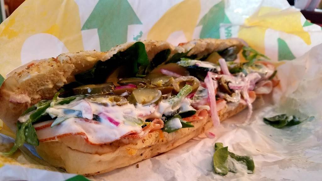 Subway | restaurant | 1645 Poplar Ave, Memphis, TN 38104, USA | 9012748796 OR +1 901-274-8796