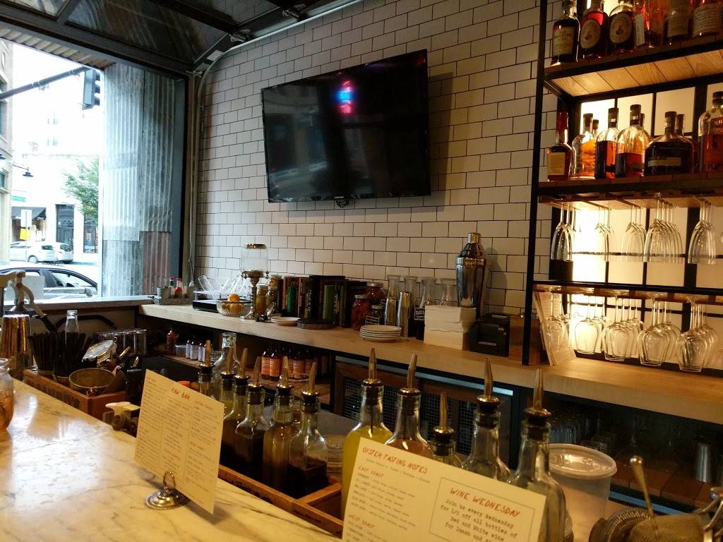 Muddy Waters Oyster Bar | restaurant | 130 S Highland Ave, Pittsburgh, PA 15206, USA | 4123610555 OR +1 412-361-0555