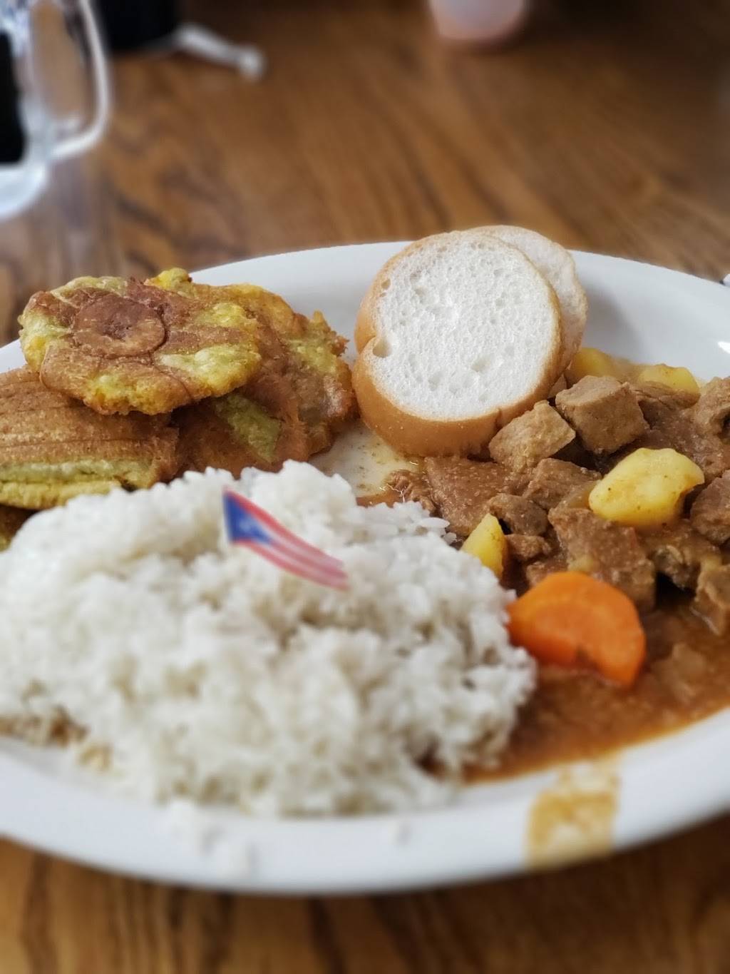 Yami’s Puerto Rican Cuisine | restaurant | 2234 Green Bay Rd, North Chicago, IL 60064, USA | 2242802241 OR +1 224-280-2241