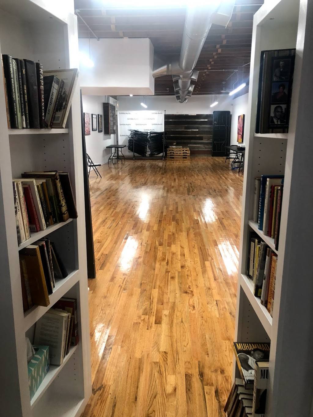 The Woodlawn | restaurant | 1200 E 79th St, Chicago, IL 60619, USA | 7089863008 OR +1 708-986-3008