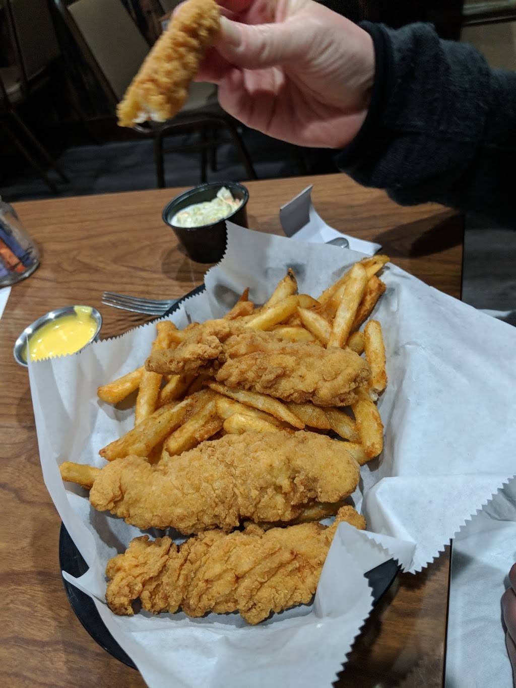 Maple Street Grille | restaurant | 303 10th Ave, PO Box 44, Orion, IL 61273, USA | 3096262087 OR +1 309-626-2087