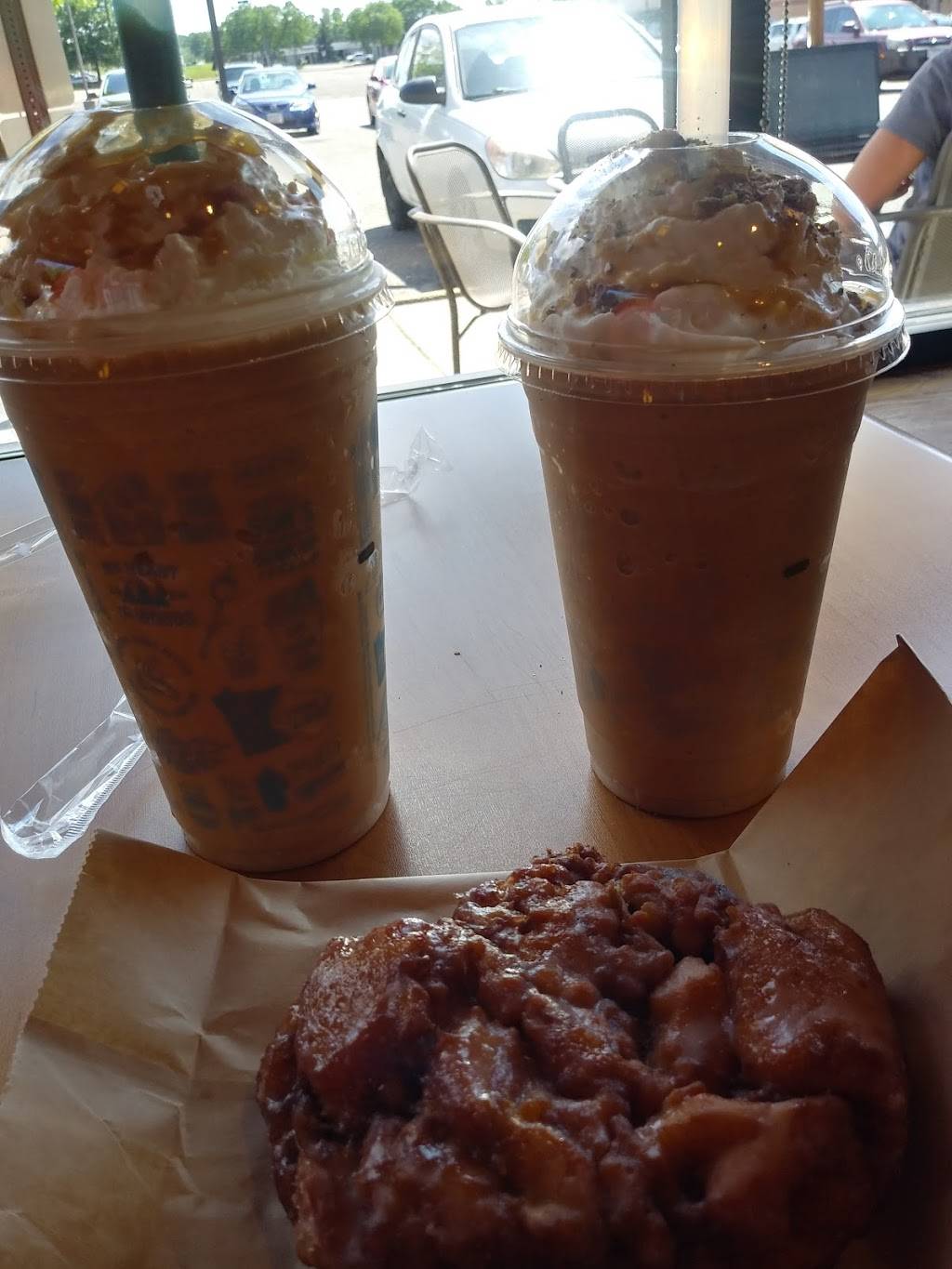 Caribou Coffee | cafe | 2515 White Bear Ave, Maplewood, MN 55109, USA | 6517489085 OR +1 651-748-9085